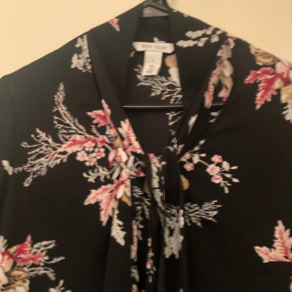 White House Black Market blouse with tie bow sz S - Picture 3 of 6